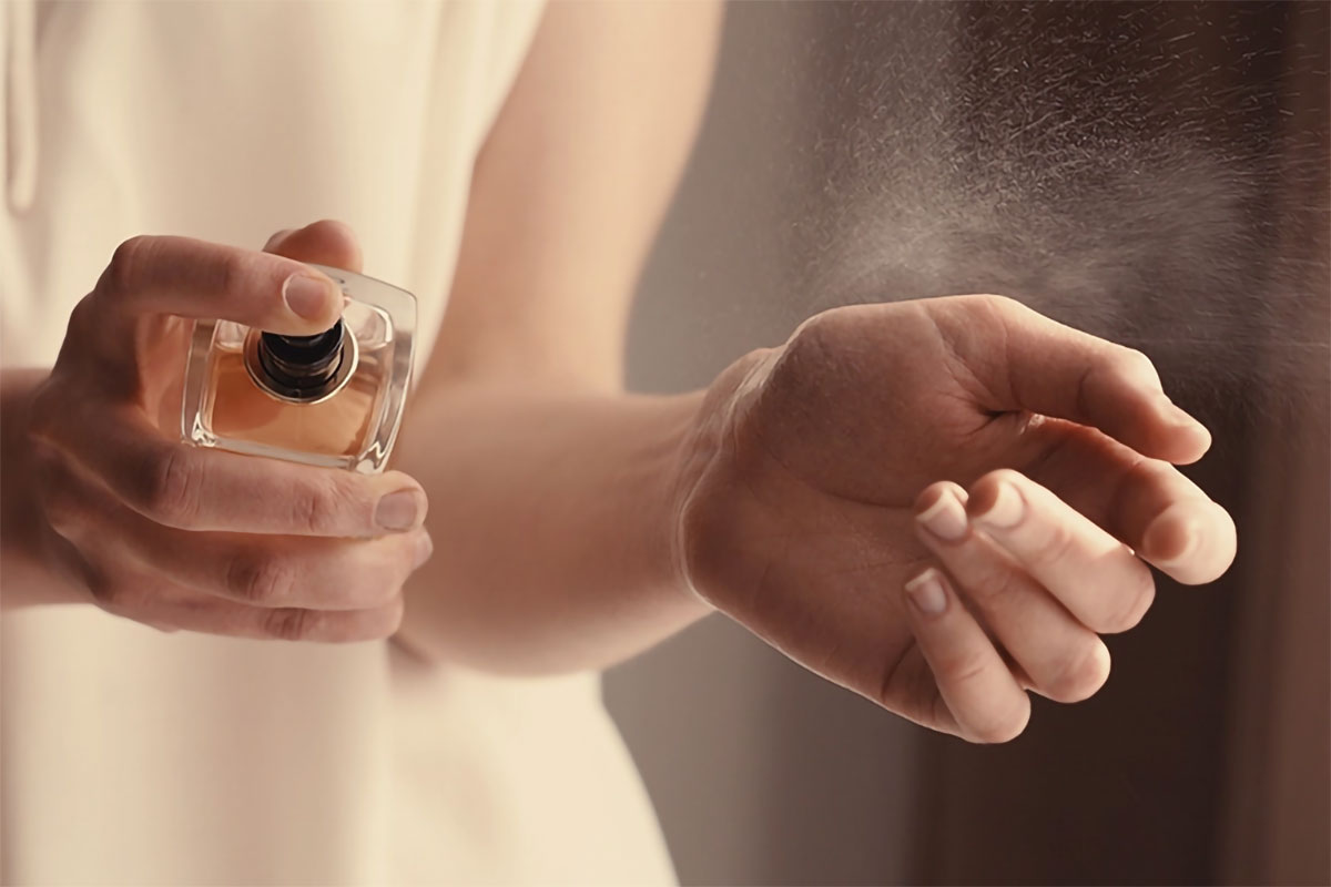 عطر ماده‌ای خوشبوکننده