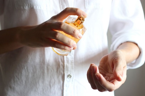 روش استفاده صحیح عطر