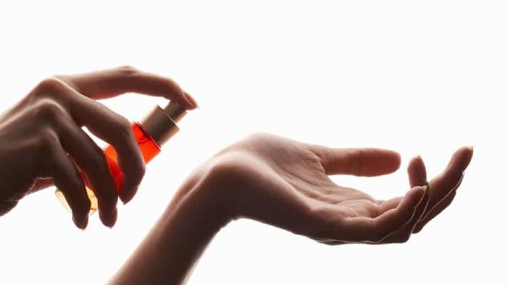 ویژگی های عطر و ادکلن مناسب برای محیط کار